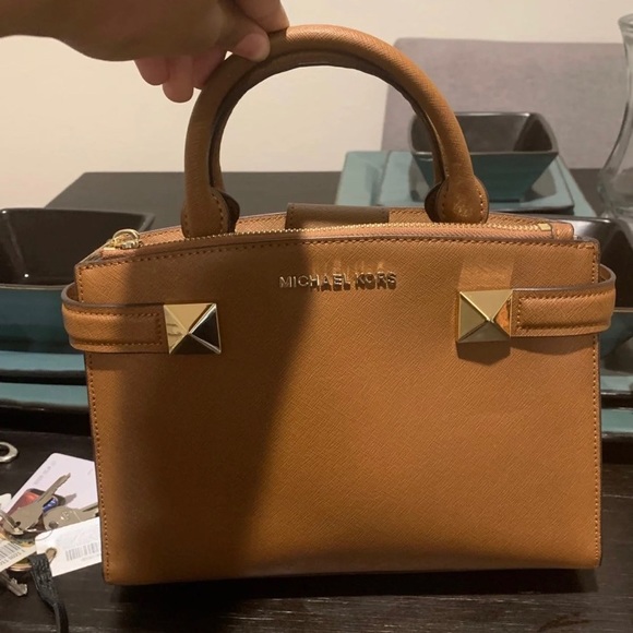 Micheal kros purse - Picture 2 of 2